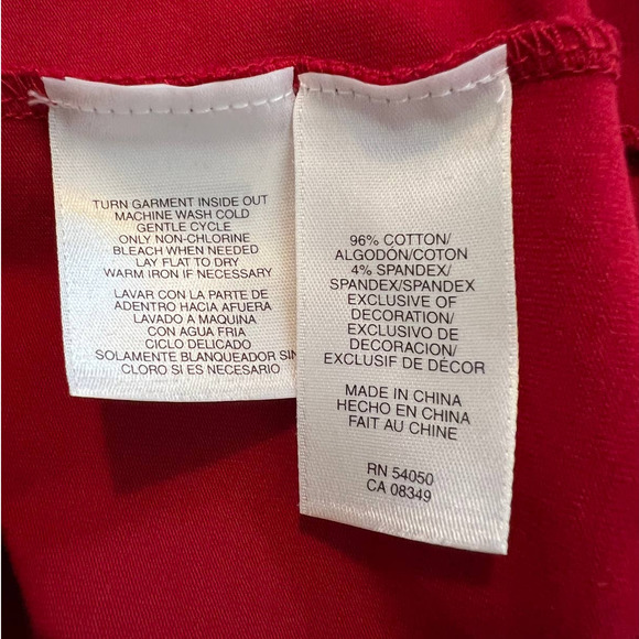 Jones New York Blouse in Red with Crochet Trim Around Neckline Size Small - Picture 5 of 5